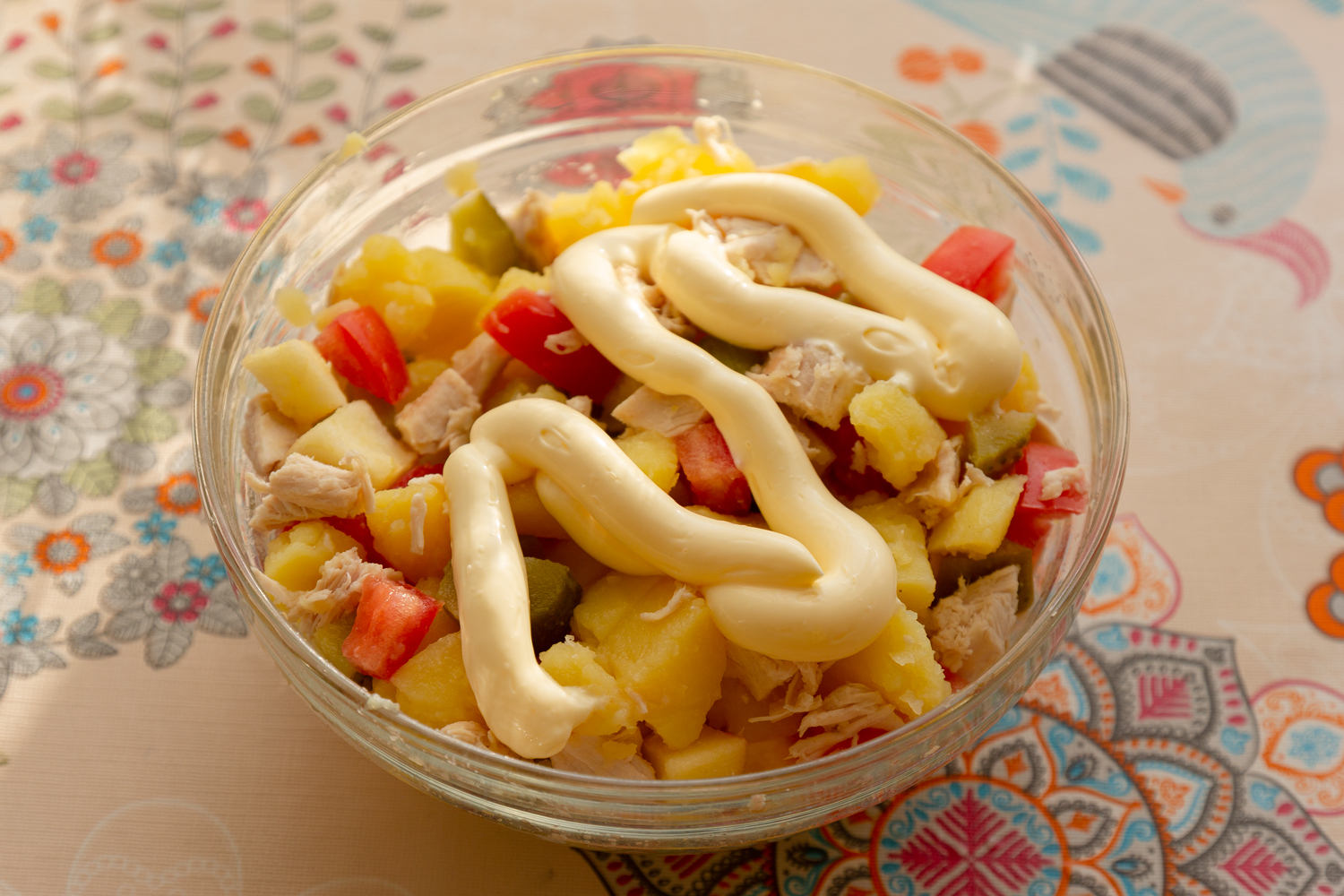 готовый салат по рецепту Салат с курицей, солеными огурцами и картофелем